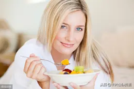 经常“不吃早餐”英语咋说？难道是说Don't eat breakfast吗？图片
