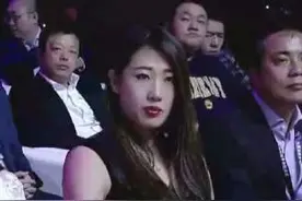 她是中国女排的白富美，被誉为性感女神！父亲是首富她却甘愿受苦图片