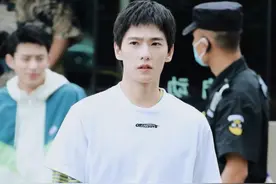 杨洋来了，时隔五年再上综艺，元气满满的哥哥加油图片