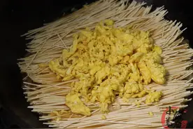 面条不要只会水煮，试试这种吃法，比红烧肉还香，越吃越想吃图片