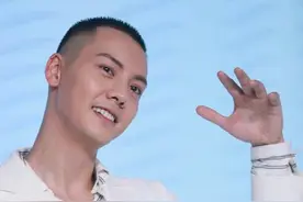 陈伟霆帅气造型，寸头+西装VS长发古装，哪一种造型更适合他？图片