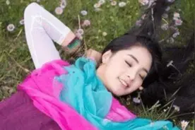 藏族姑娘“蹲着”对你笑时，千万不要走近，不然尴尬的是你！图片
