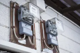 以为用电太多？其实是连了街道红绿灯图片