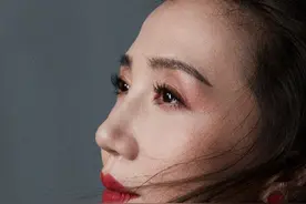 阿朵与娱乐圈的20年赌局：不脱不迎合，40岁我一样死里复活图片