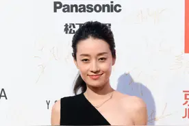 娱乐圈姐弟恋出新爆闻，43岁马伊琍恋上小18男神吴昊宸图片