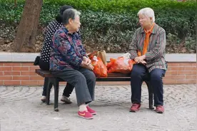 啥？工龄满30年可以自愿提前退休？正确答案如下图片