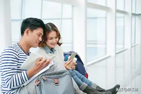 大学女生放暑假要到男友家玩几天，父母不好反对，既无奈又担心图片