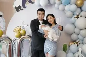 何雯娜和老公为女儿庆百日 凹造型秀产后身材两腿又细又直图片