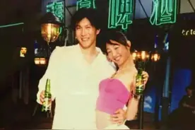 2017年，白百合“一指禅”曝光，男主张爱朋回应：她的知己不止我图片