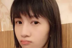 Papi酱自曝产后照，被嘲太过憔悴：当妈后，我经常跟着孩子一起哭图片