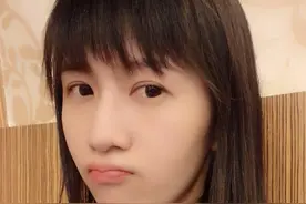 Papi酱自曝产后照，被嘲太过憔悴：当妈后，我经常跟着孩子一起哭图片