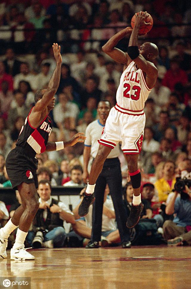 公牛王朝1(公牛王朝 六冠封神全文五十章全链接) - 常德体育网