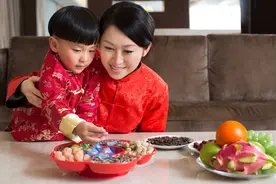 春节期间走亲访友，亲戚最讨厌这样的孩子，有这5种情况及时改图片