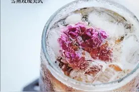 雪燕玫瑰冰美式咖啡，养颜提神，夏天在家自制饮品图片