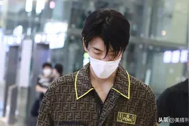 穿睡衣也能这么帅？王子异湿发现身又纯又欲，双手插兜似霸气少爷图片