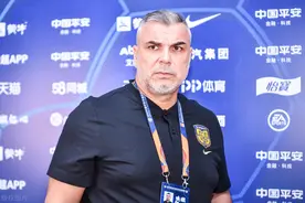 中超第十一轮：江苏苏宁易购抵达赛场，特谢拉领衔四外援首发图片