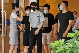 蔡徐坤到两江机场啦！今天跑男节目在桂林录制，有偶遇的吗？图片