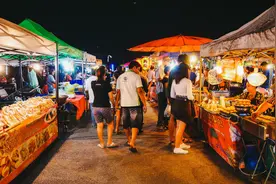 秋名山惊现“练摊神器”图片