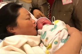 吴宇森升级当外公！大女通过试管喜得混血宝宝，有信心当未婚妈妈图片
