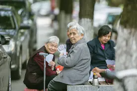 服刑多年的人在监狱里渐渐老去，最后会怎么处理？图片