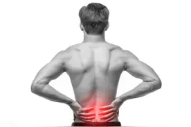 久坐族注意，腰左右扭动会有咔咔的响声，你的腰椎可能发生病变图片