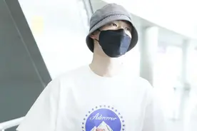 不愧是杨幂绯闻男友！魏大勋简约穿搭清爽帅气，高挑身形man味足图片