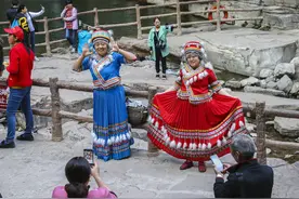 八里沟之夜，走过挂壁公路，满地搭帐篷宿营，我们却溜进宾馆了图片