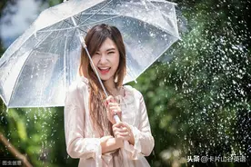 “大雨”不是big rain，“小雨”也不说little rain，那英语咋说图片