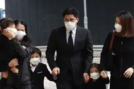 霍英东原配去世，大房集体送别，二房三房在这场丧事中表现如何？图片