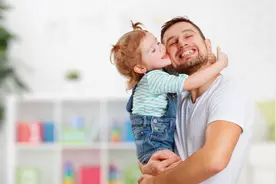 为什么会有这么多的“女儿奴”爸爸？他们真的是“重女轻男”吗？图片