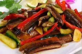 美食推荐：葱爆鳝丝，蒸鱼头，辣白菜炒饼，豆花泥鳅做法图片