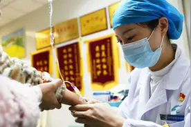 武汉儿童医院首席穿刺师邹鋆：每天给100多个宝宝打针，每针“见血”从未失败图片