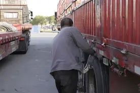 车辆抛锚，给油箱加水还能继续跑？老司机告诉你原理图片