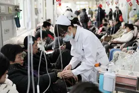 一年输液2次，真能疏通血管吗？医生说，定期输液不如多喝白开水图片