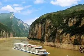 今年终于坐上游轮了！去长江坐河轮玩三峡图片