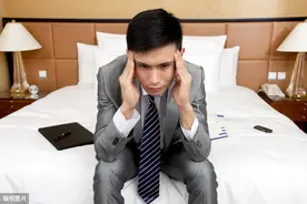 女领导让男下属陪同出差咋办？切记“四做四不做”，懂规则受重用图片