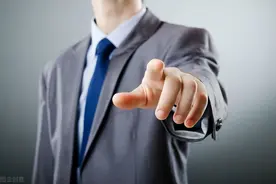 受不了领导批评，低情商才会选择辞职，高情商学会这几点扭转局面图片
