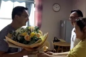 临产孕妇遭遇早高峰，岳阳交通广播与交警联动开辟“生命通道”图片