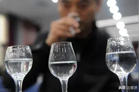 人是新的好，酒是陈的香，白酒怎么储存，陈放几年好喝，怎么喝？图片