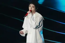 华晨宇的黑白灰三色穿搭，经典又时尚图片