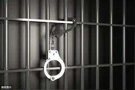 在校女生卫生间生下男婴丢进垃圾桶，检察院从轻处罚，决定不起诉图片