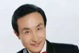 巩汉林连登18次春晚，却因赵丽蓉一句话，不敢上春晚“消失”10年图片
