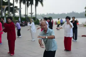 候鸟老人“逃离”海南，网友：如果都回东北就能救房价了图片