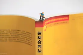 昆山世硕电子公司向新员工扔厂牌引发三大问题值得关注和思考图片