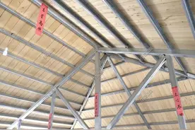 农村盖别墅，龙骨是选木的好还是轻钢的好？专业老师傅都这样说图片