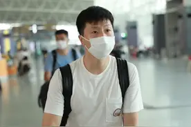 马龙和许昕现身机场，国乒开始了度假生活图片