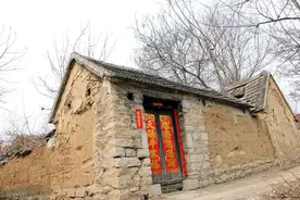 农村俗语：宁在坟头过夜，不从空宅老屋过，老祖宗说的有道理吗？图片