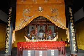 好人有好报：捡钱包原地等失主，让他发了财，还救了他两次图片