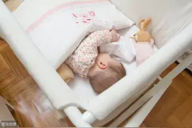 如何让宝宝安睡？5种睡眠道具，3个助眠方式，哄睡需讲究正确方法图片