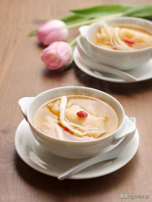 花胶炖鸡爪功效与作用 2026年花胶炖鸡爪功效与作用是什么 花胶炖鸡爪功效与作用 2026年花胶炖鸡爪功效与作用是什么